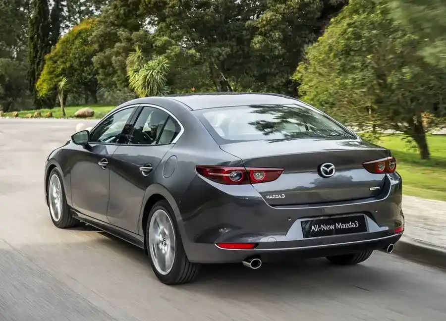 Đuôi xe Mazda 3