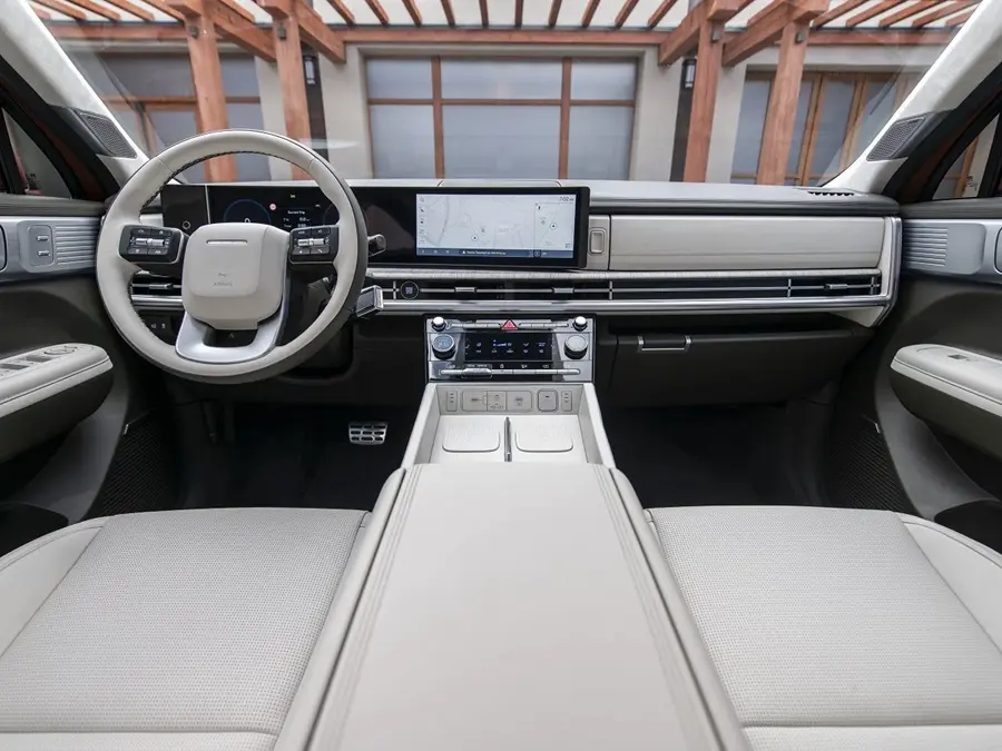 Khoang lái xe Hyundai SantaFe
