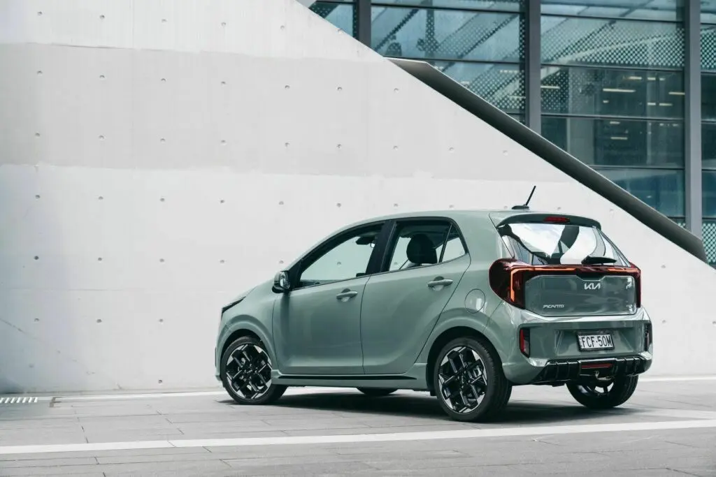 Đuôi xe Kia Morning 2024