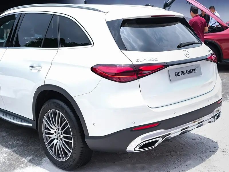 Đuôi xe Mercedes GLC 200 2024