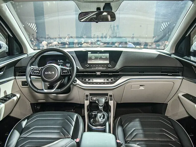 Khoang lái kia Carens 2024