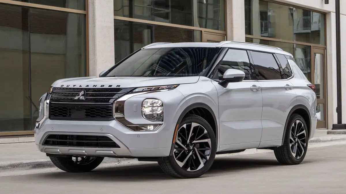 Mitsubishi Outlander là