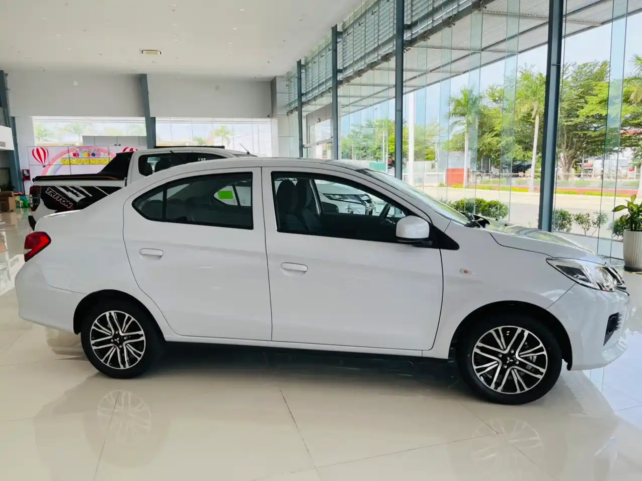 Thân xe Mitsubishi Attrage 2024