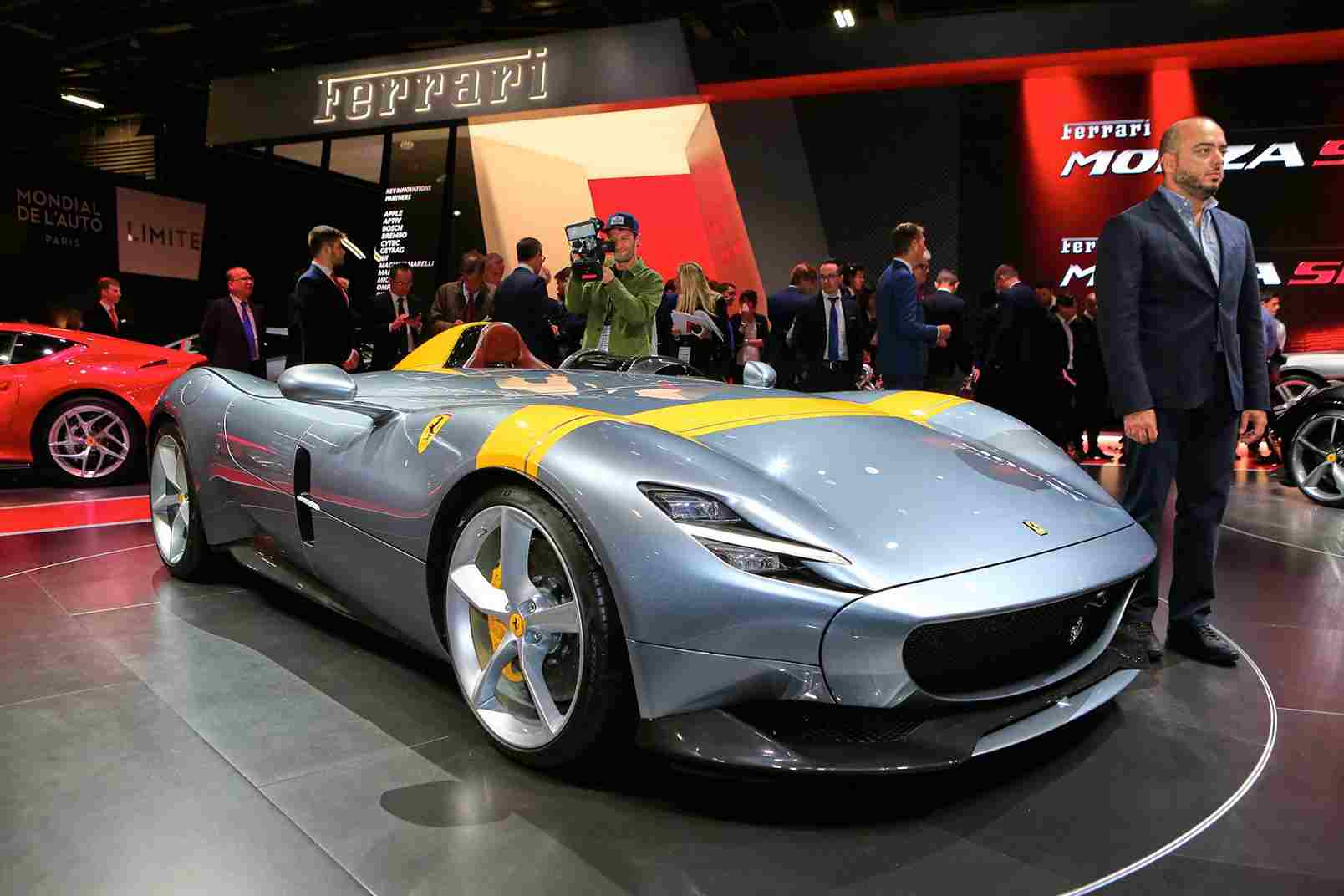 Xe mui trần Ferrari Monza SP1 và Ferrari Monza SP2