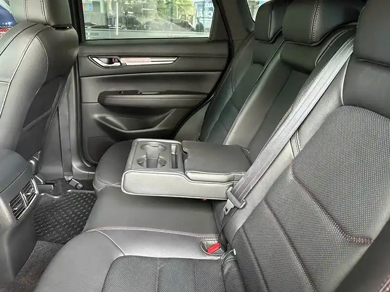 Khoang hành khách Mazda CX5 7 chỗ