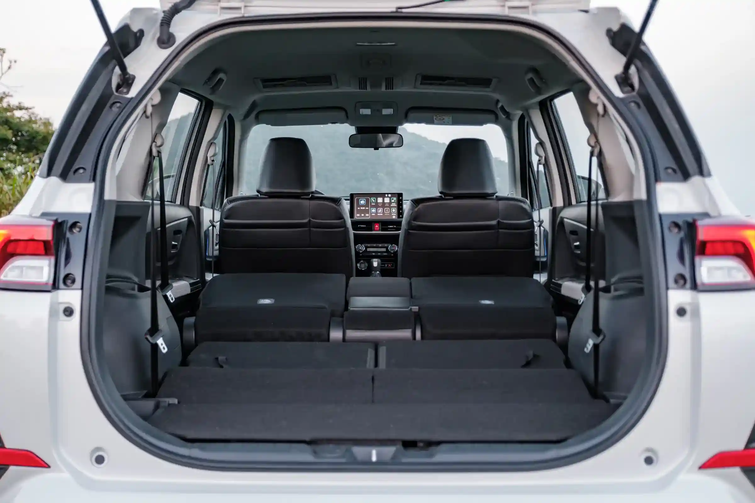 Khoang hành lý Toyota Veloz