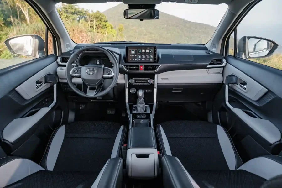 Khoang lái Toyota Veloz