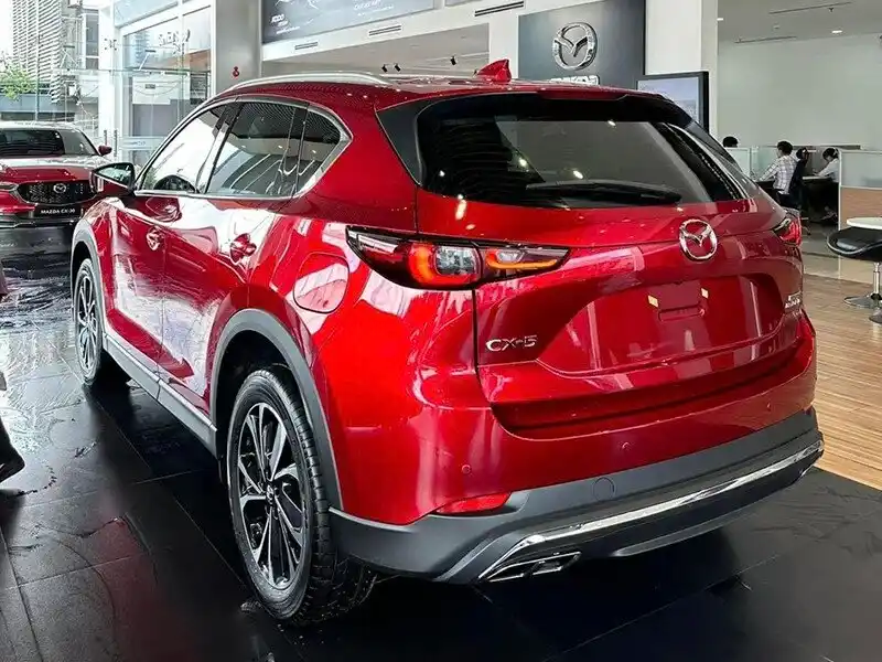 đuôi xe Mazda CX5 7 chỗ
