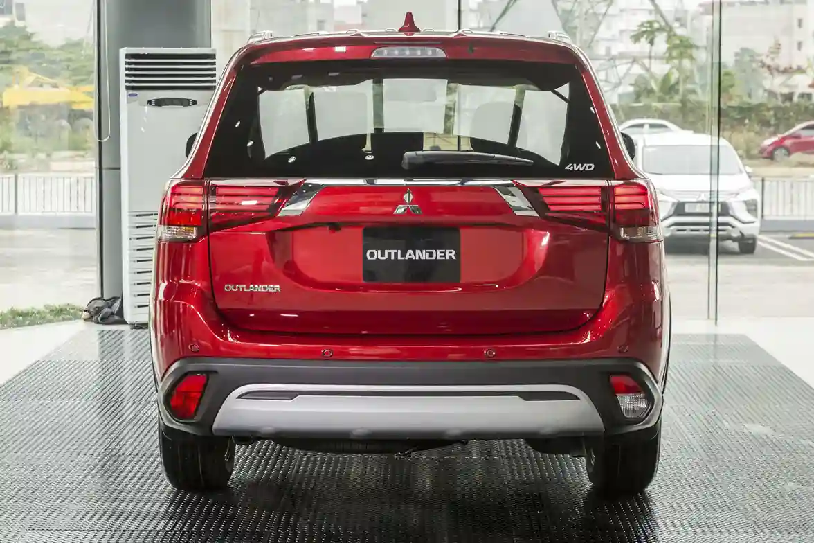 đuôi xe Mitsubishi Outlander