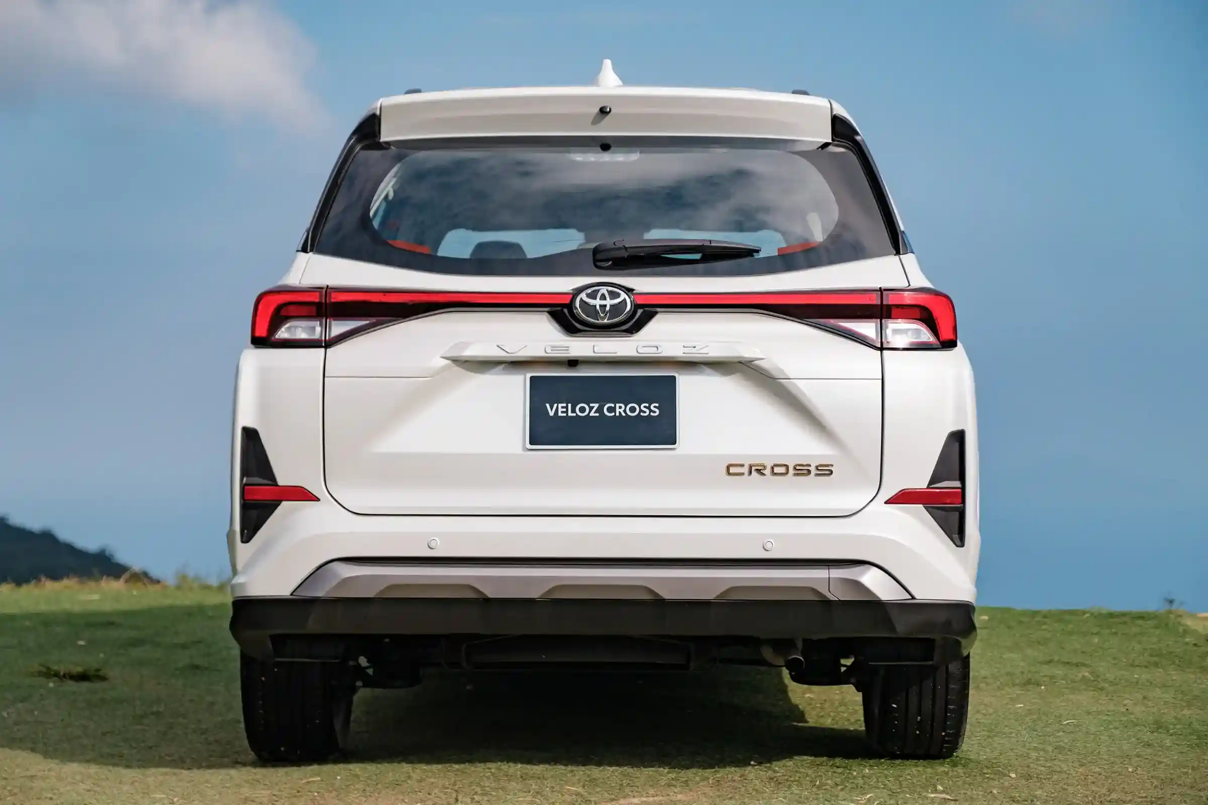 đuôi xe Toyota Veloz