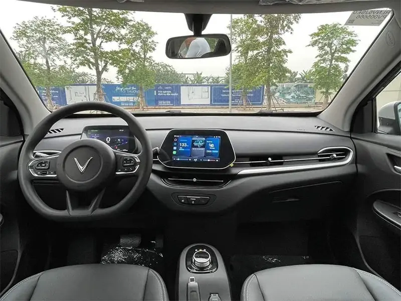 khoang lái Vinfast vf5