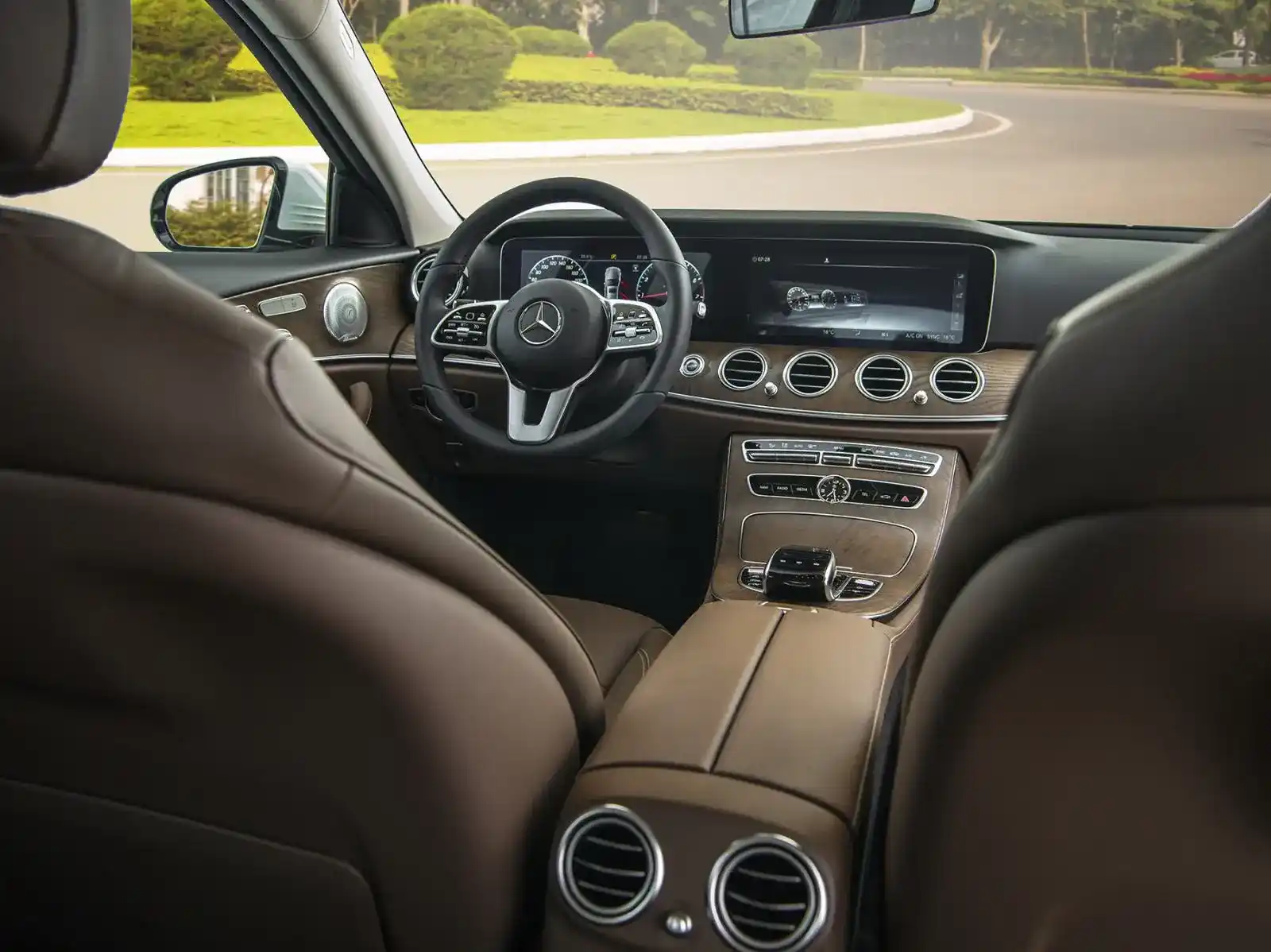 tiện nghi Mercedes E200