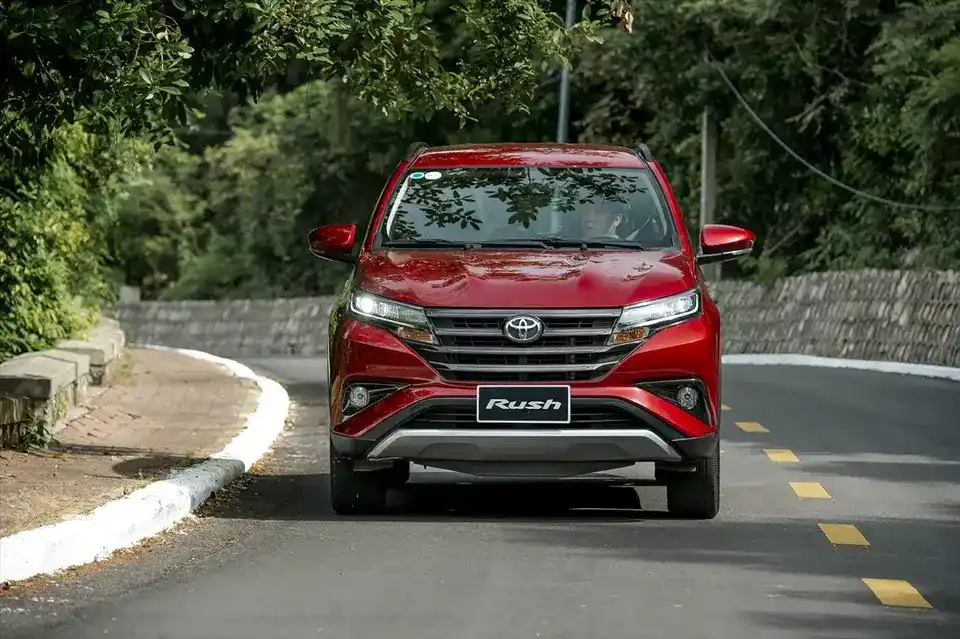 đầu xe toyota rush