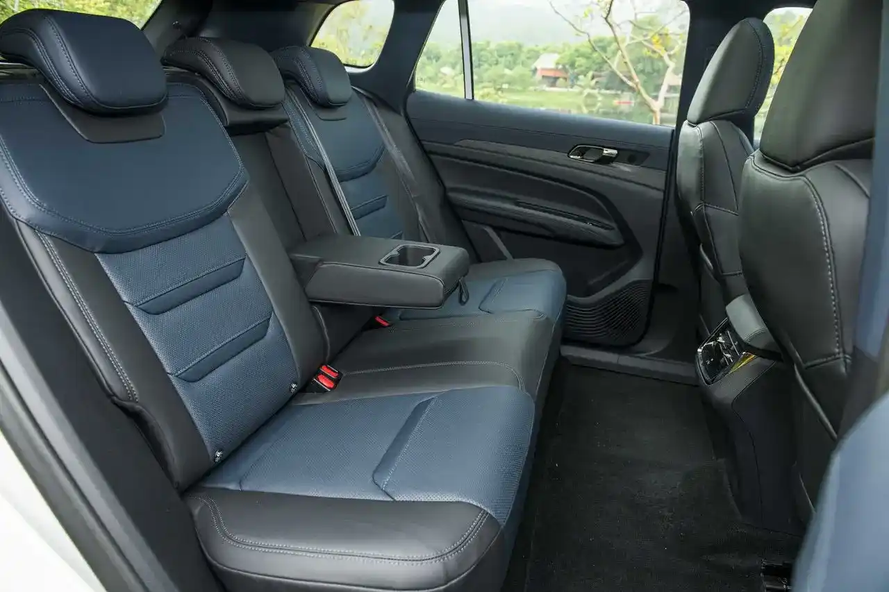 khoang hành khách Ford Territory