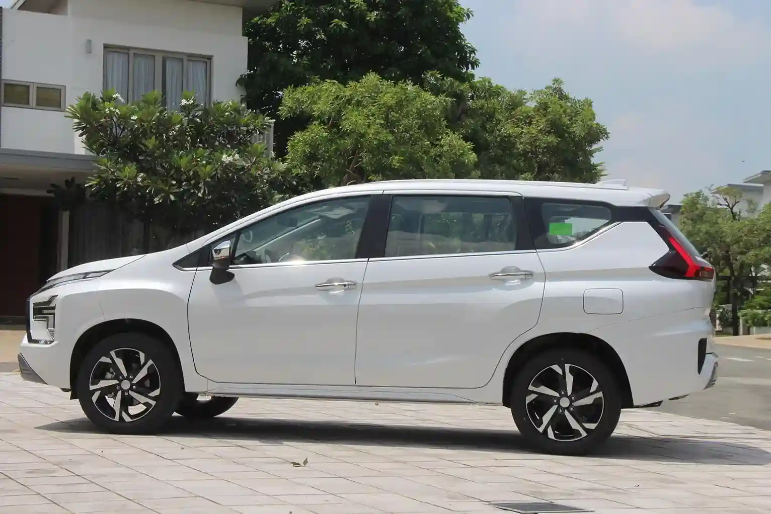 thân xe Mitsubishi Xpander