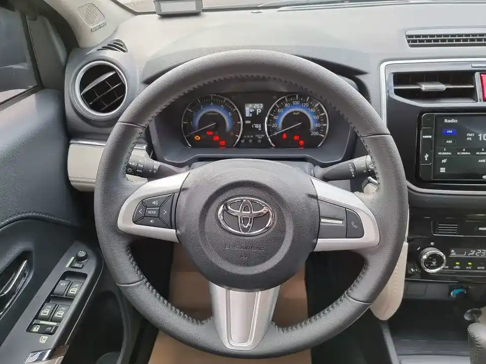 vô lăng toyota rush