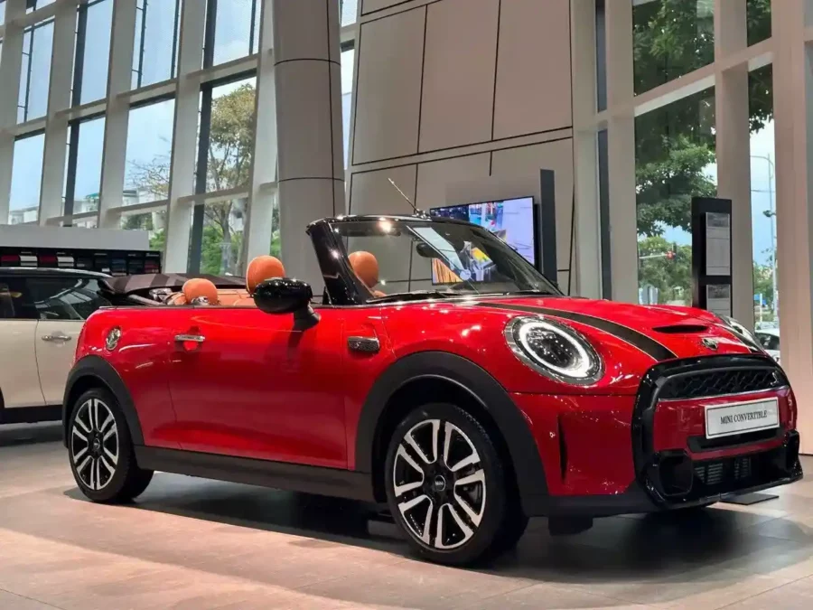 MINI Convertible (mui trần)