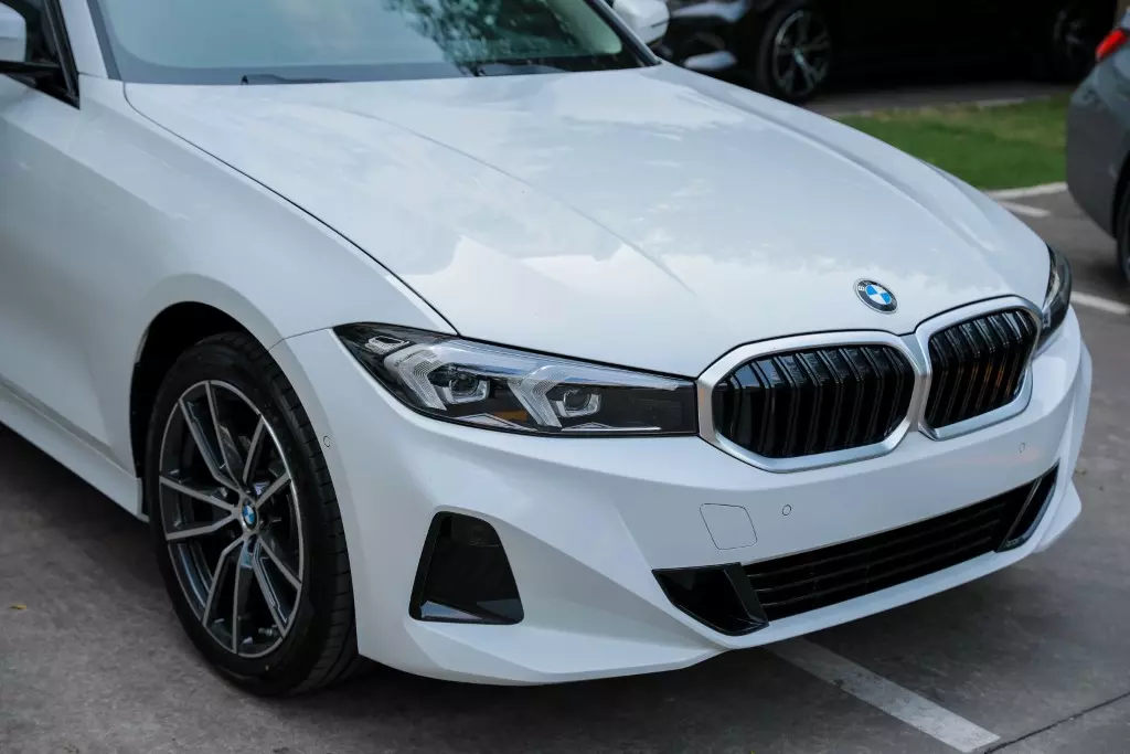 đầu xe xe bmw 320i