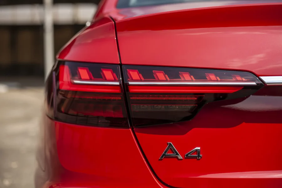 đuôi xe audi a4