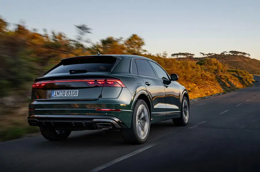 đuôi xe audi q8
