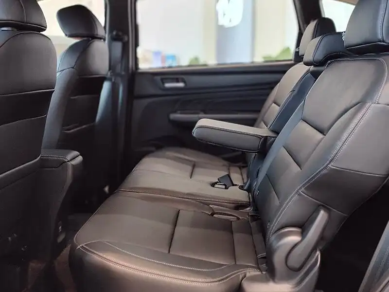 khoang hành khách Honda brv