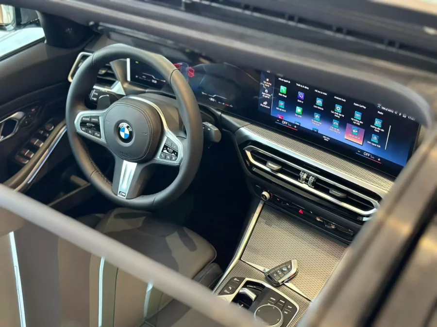 khoang lái Bmw 330i M sport