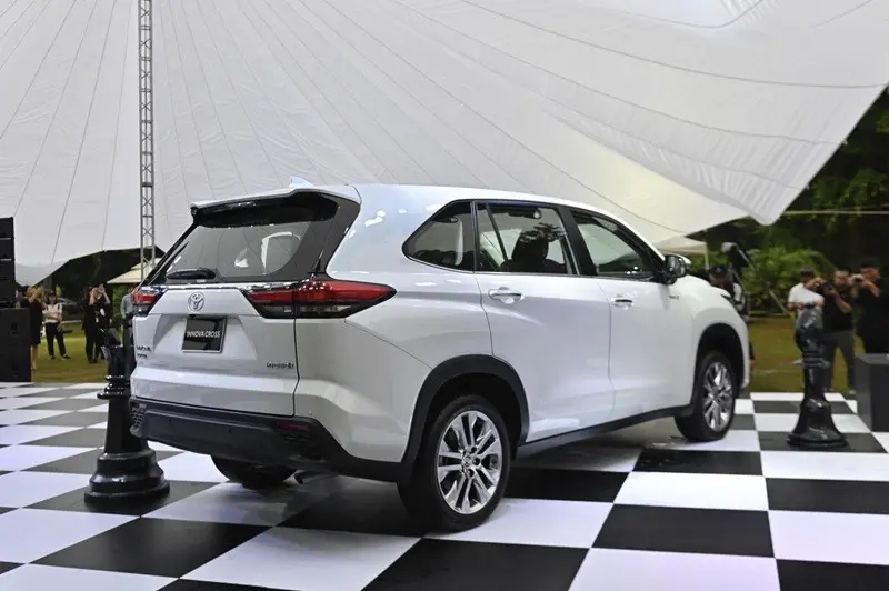 ngoại thất Toyota Innova 2024