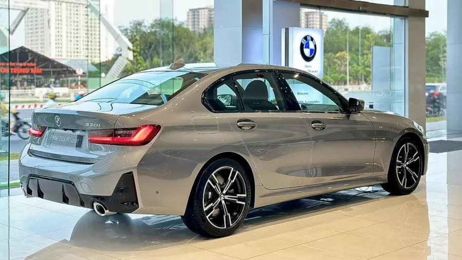 thân xe Bmw 330i M sport