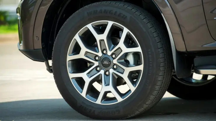 thân xe ford everest