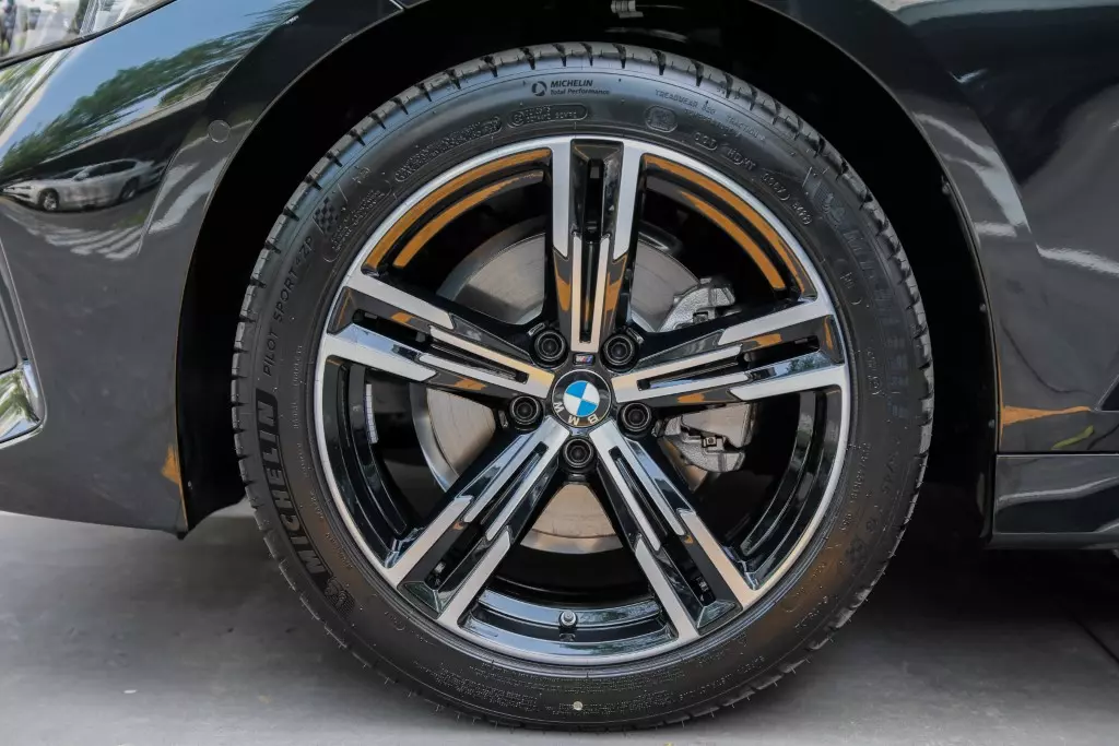 thân xe xe bmw 320i