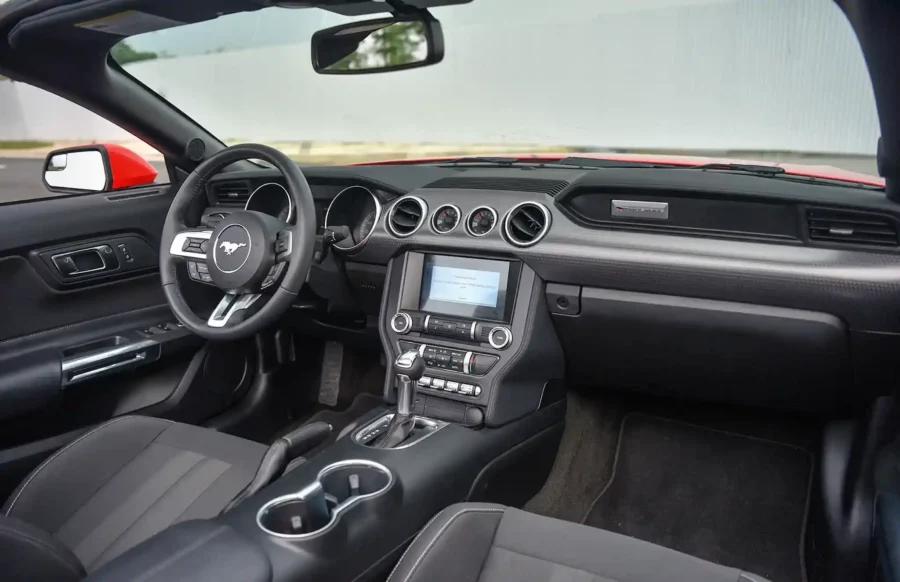 Đánh giá nội thất Ford Mustang