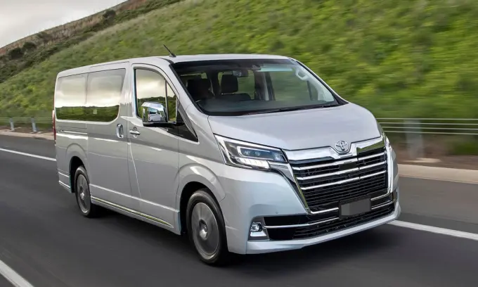 Xe 9 chỗ Toyota Gravia