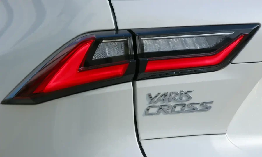 đuôi xe Toyota YARIS CROSS
