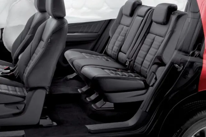 khoang hành khách Isuzu mux