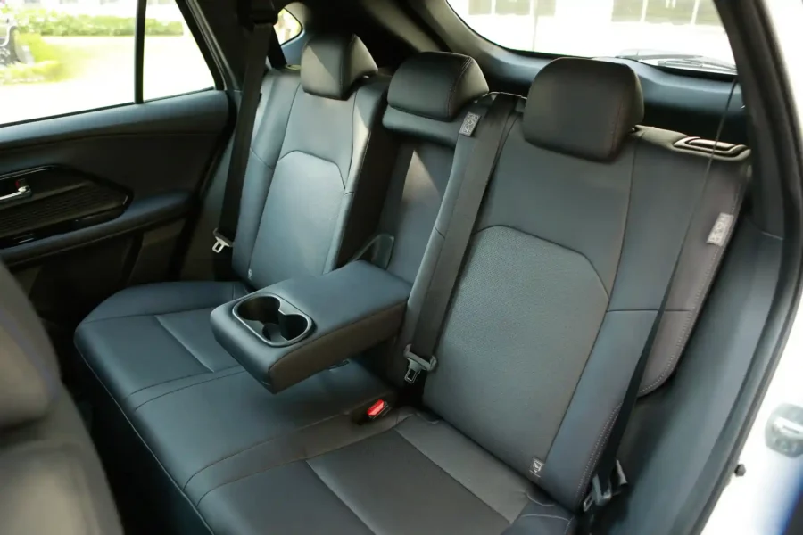 khoang hành khách Toyota YARIS CROSS