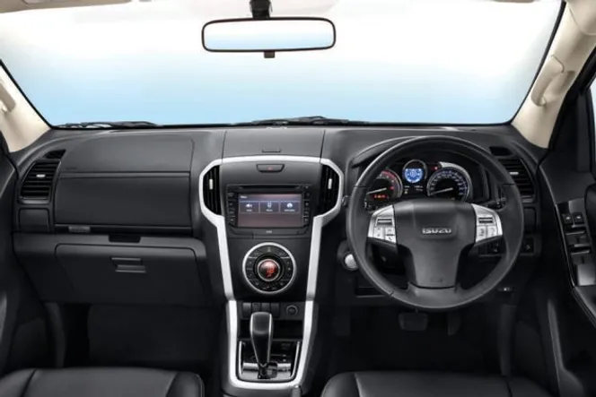 khoang lái Isuzu mux