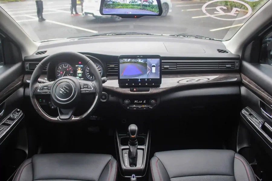 khoang lái Suzuki ertiga