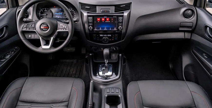 nội thất Nissan navara 2024