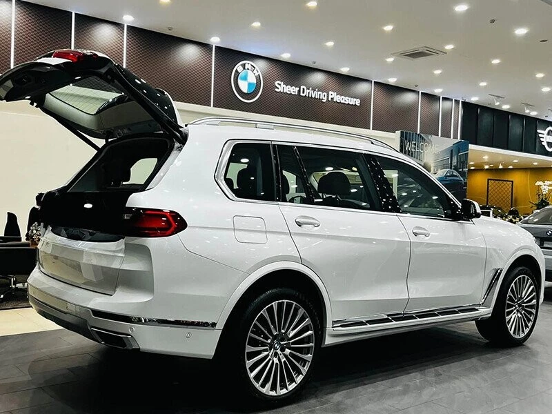 thân xe BMW X7