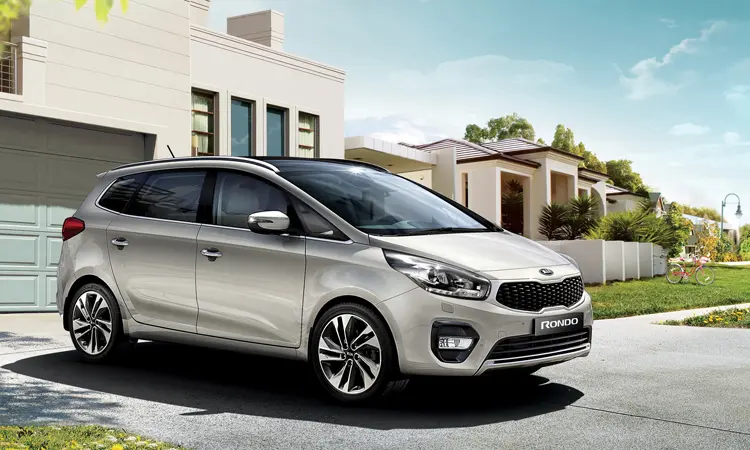 Kia Rondo 2.0 GMT: 559.000.000 đồng Kia Rondo 2.0 GAT Deluxe: 655.000.000 đồng