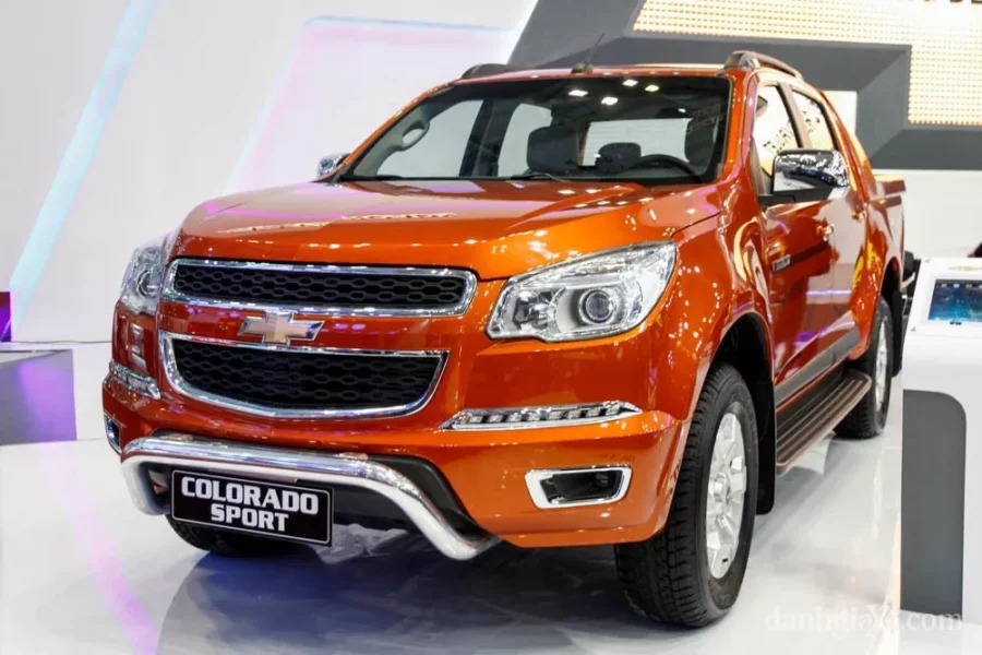 Chevrolet Colorado giá 621.000.000