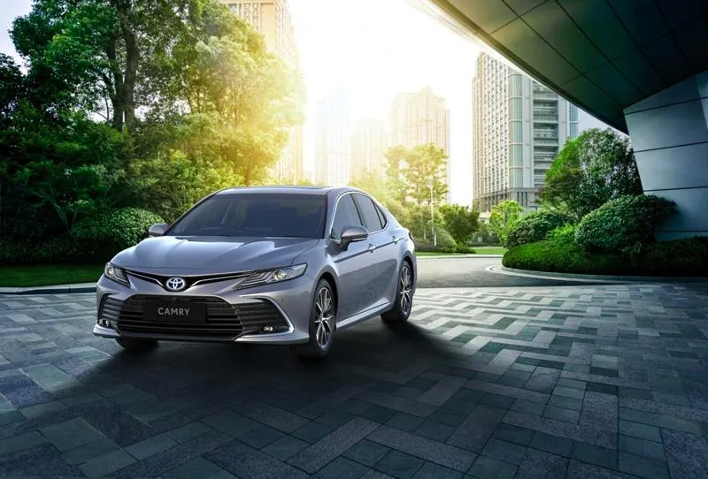 Đánh giá ngoại thất Toyota Camry 2.0q