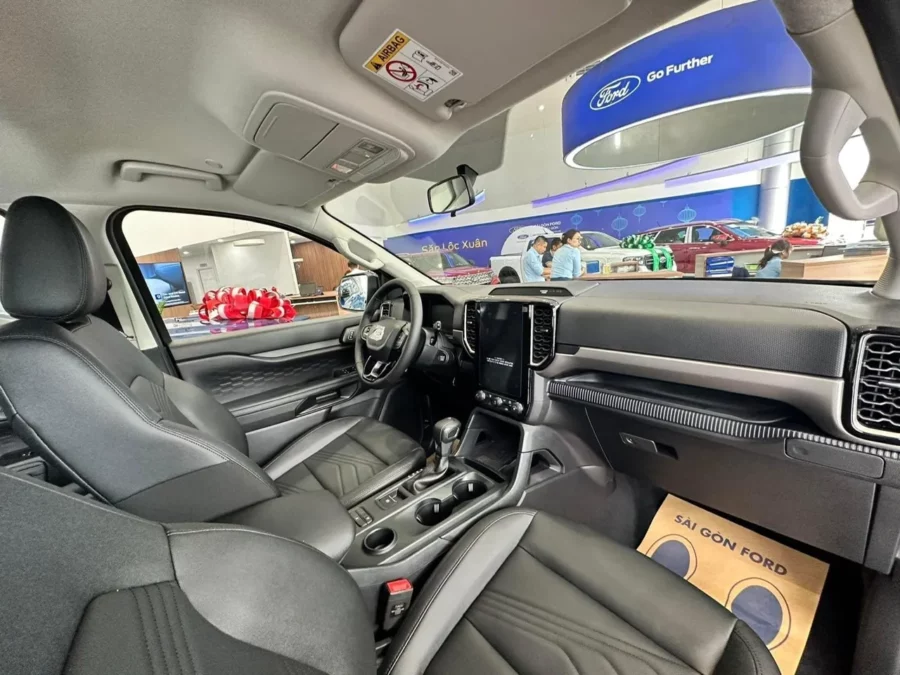 Đánh giá nội thất Ford Everest Ambiente