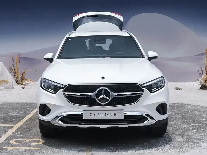 Đầu xe Mercedes GLC 200 2024