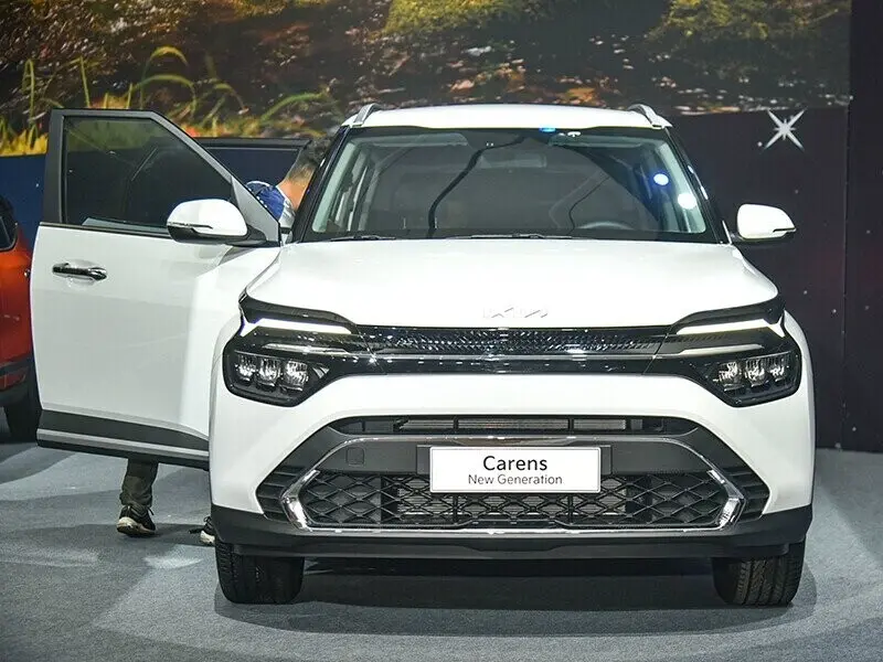 đầu xe kia Carens 2024