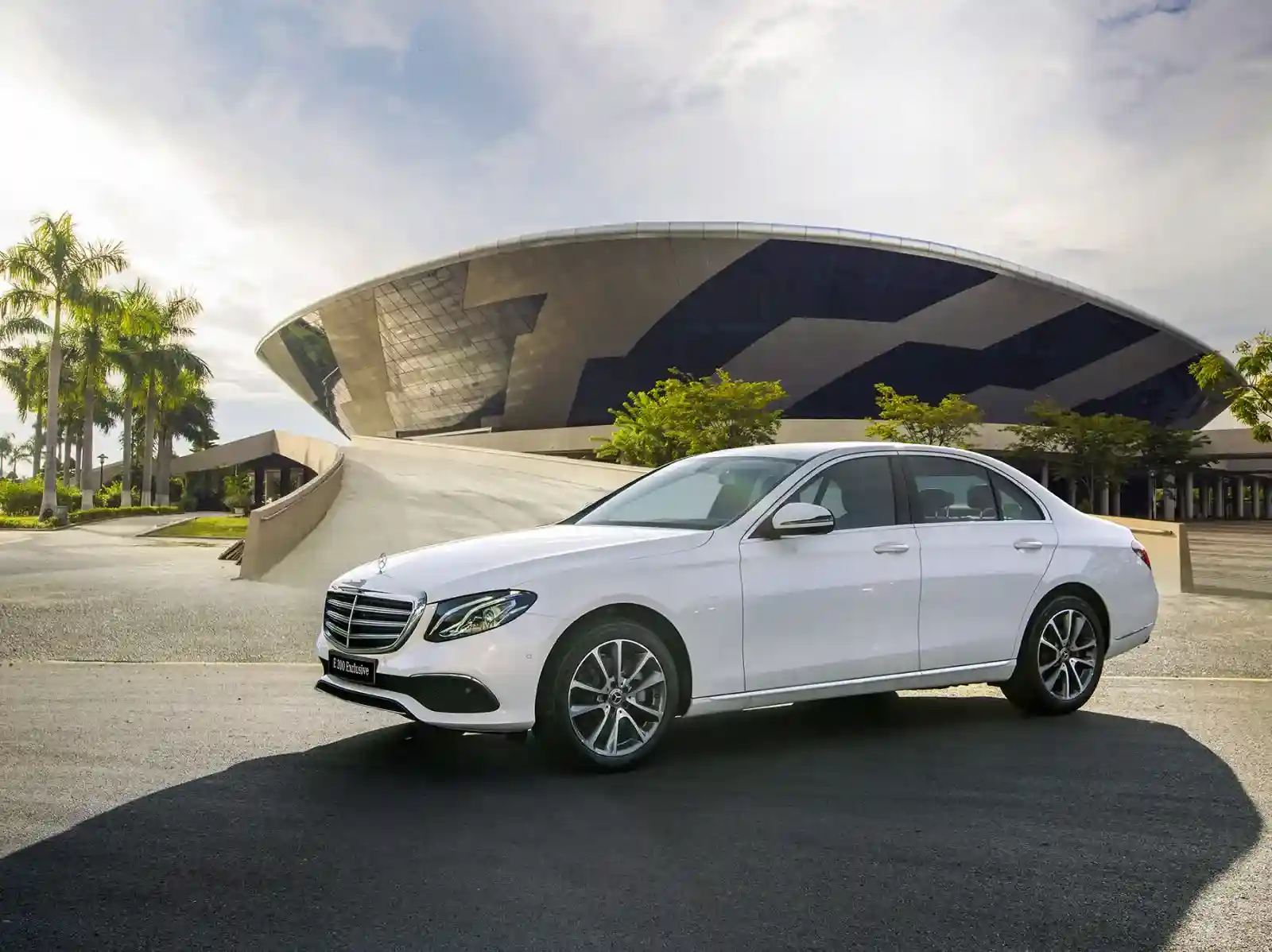 thân xe Mercedes E200
