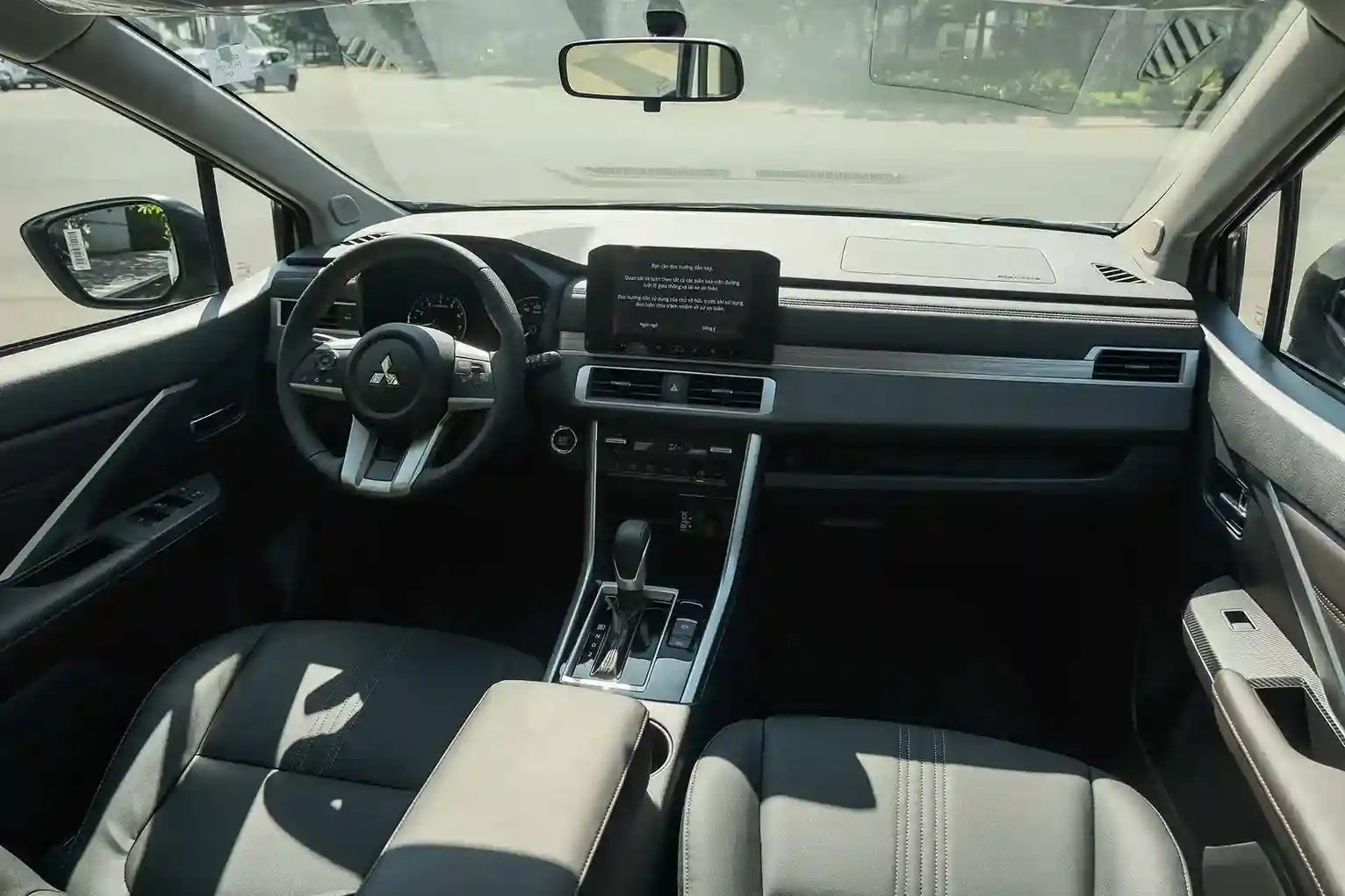khoang lái Mitsubishi Xpander