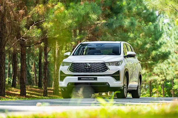 Toyota Innova 2024