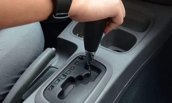 Ý nghĩa ký hiệu trên cần số xe số tự động
