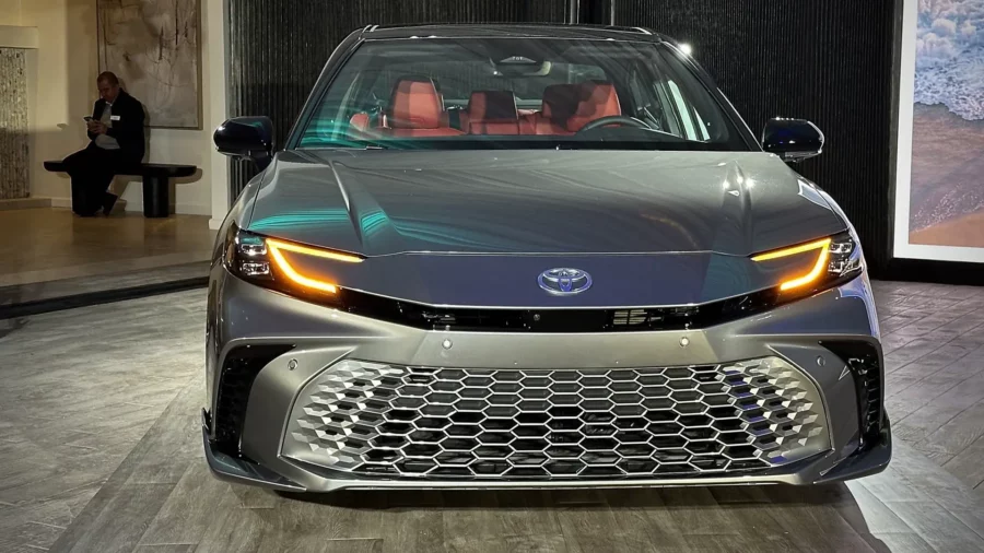 đầu xe Toyota camry 2024